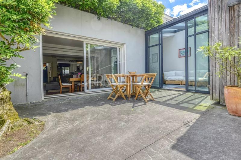 Maison - 204 m² - 8 pièces