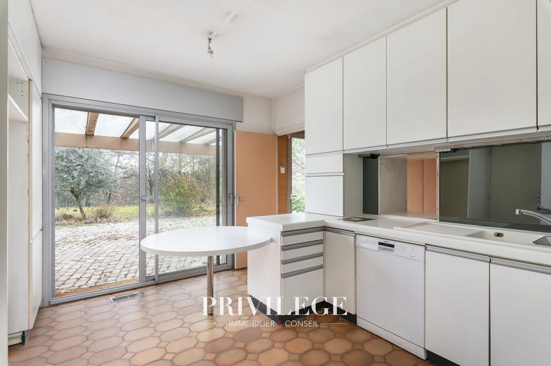 Maison - 250 m² - 7 pièces