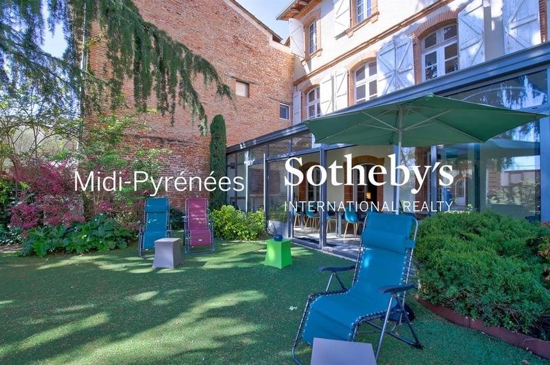 Maison bourgeoise - 733 m² - 19 pièces