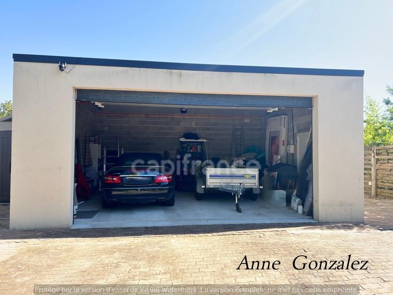 Maison - 221 m² - 7 pièces