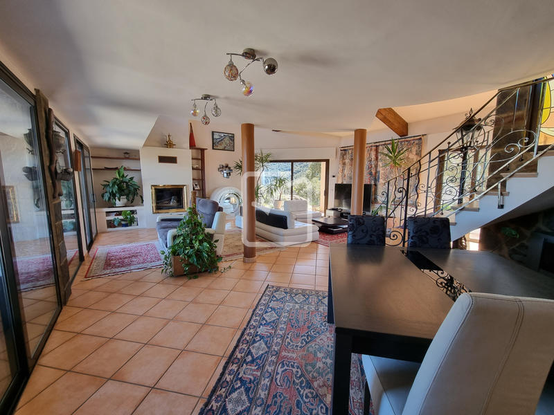 Propriété - 130 m² - 4 pièces