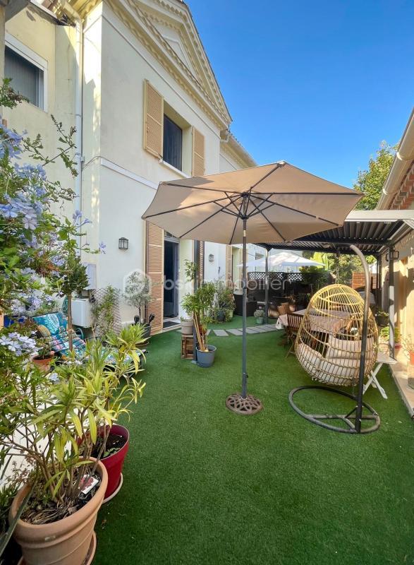 Demeure - 268 m² - 7 pièces