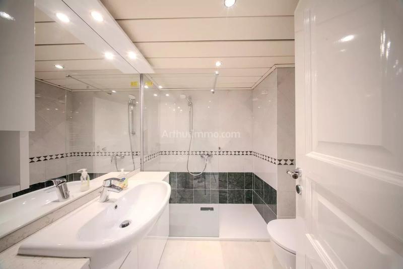 Maison - 379 m² - 8 pièces