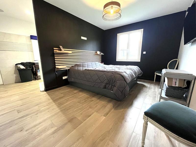 Maison - 200 m² - 10 pièces