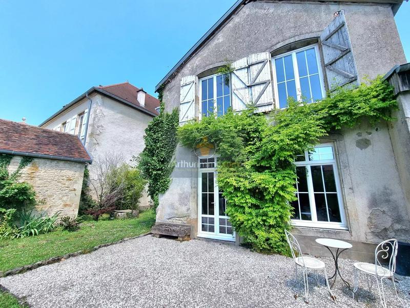 Maison - 325 m² - 10 pièces