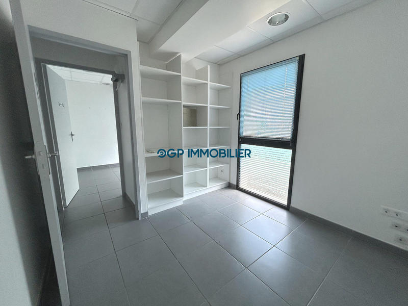 Local commercial - 207 m² - 15 pièces