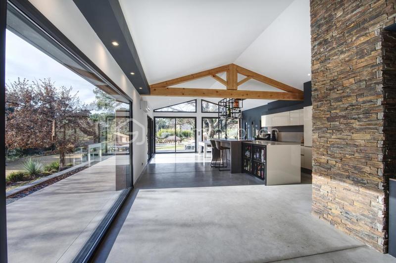 Propriété - 237 m² - 8 pièces