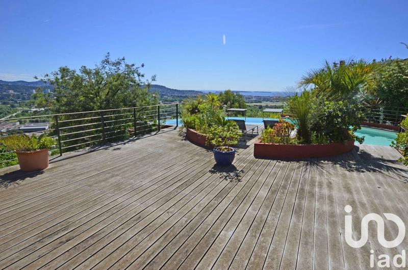 Maison de maîtres - 300 m² - 8 pièces