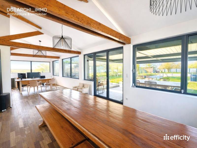 Maison - 365 m² - 9 pièces