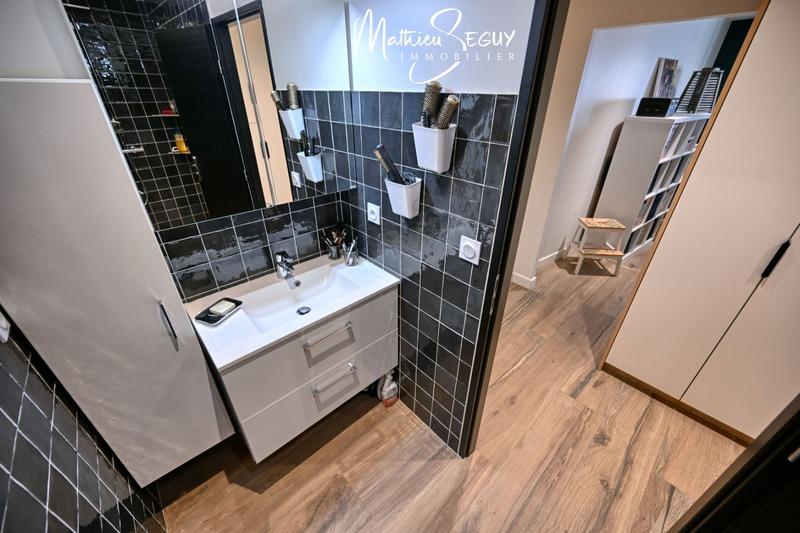 Maison - 216 m² - 8 pièces