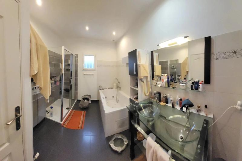 Maison - 200 m² - 5 pièces