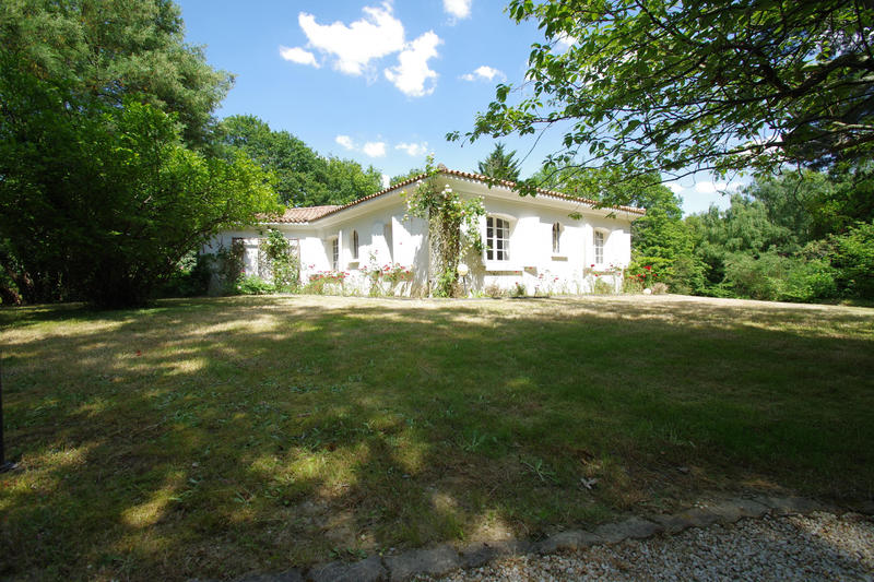 Maison - 307 m² - 10 pièces