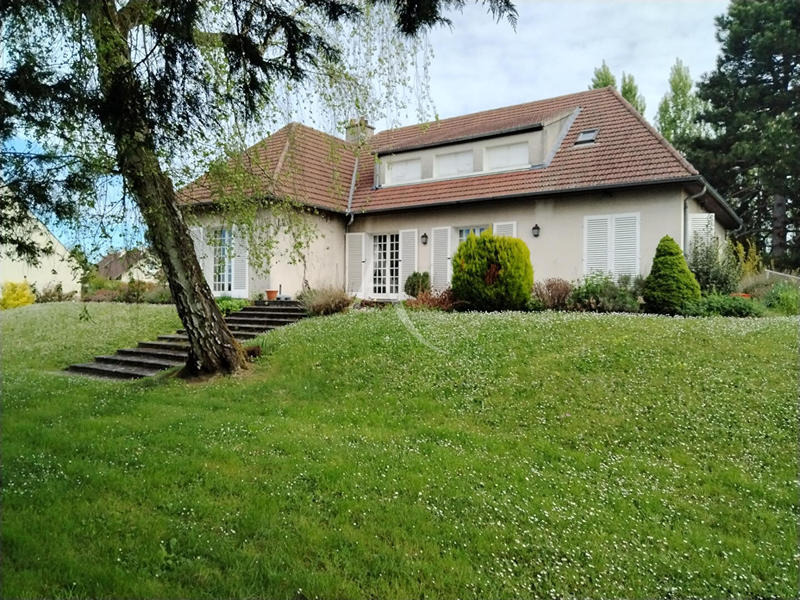 Maison - 196 m² - 8 pièces