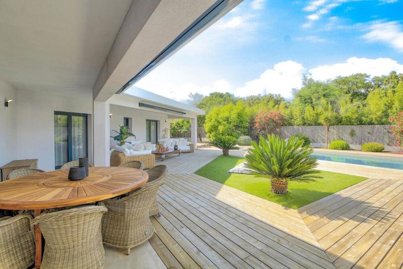 Maison - 203 m² - 8 pièces