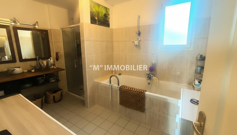 Maison - 247 m² - 9 pièces