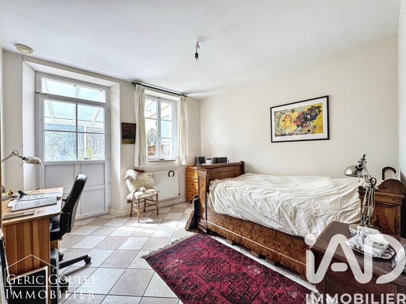 Maison - 214 m² - 5 pièces