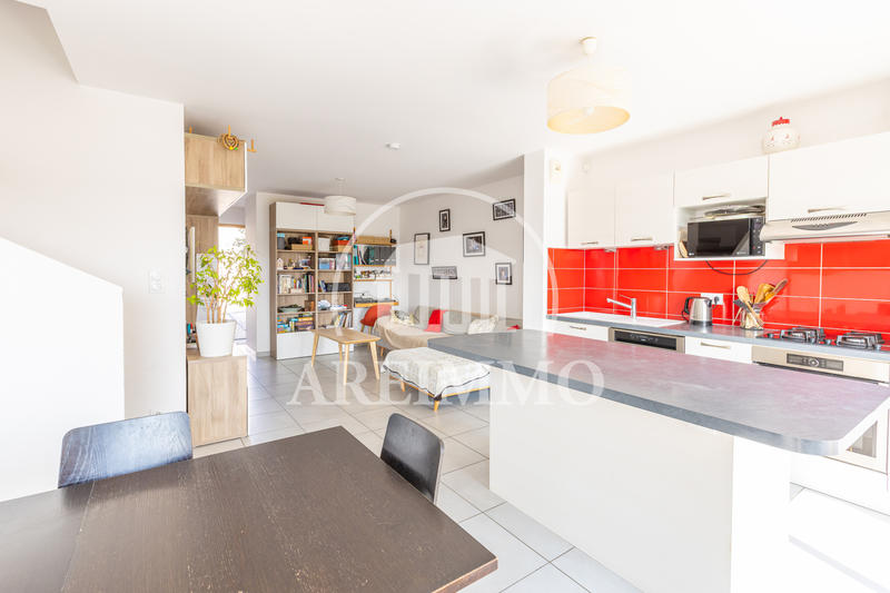 Maison - 94 m² - 5 pièces