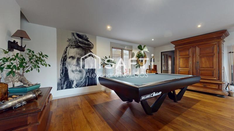 Maison - 330 m² - 7 pièces