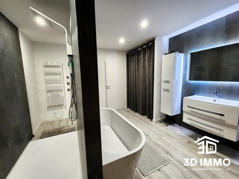 Maison - 325 m² - 8 pièces