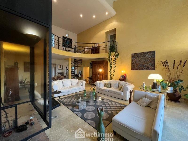 Maison - 500 m² - 9 pièces