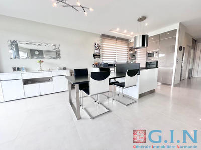 Propriété - 190 m² - 6 pièces