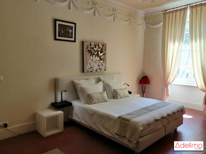 Maison - 408 m² - 12 pièces