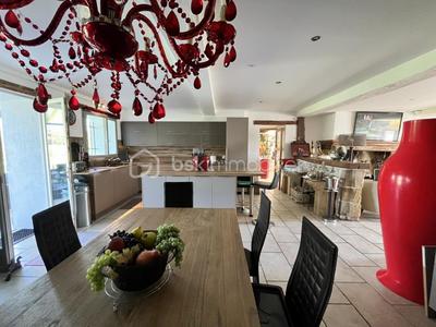 Maison en pierre - 280 m² - 9 pièces