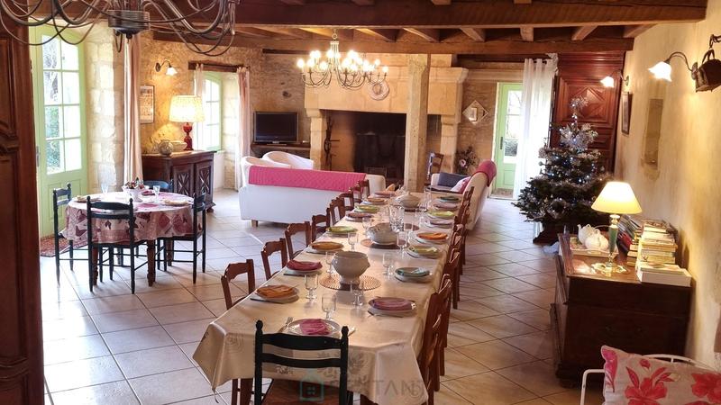 Maison - 360 m² - 19 pièces