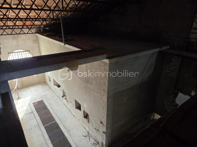 Grange - 303 m² - 1 pièce