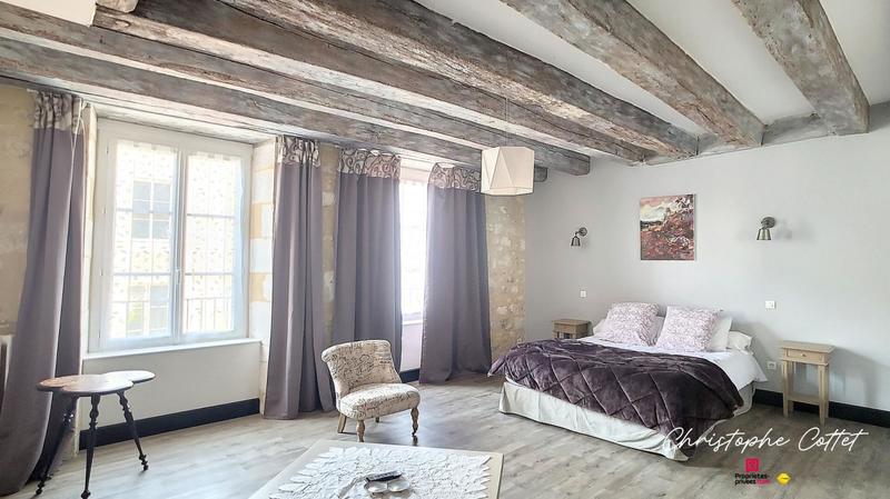 Maison - 330 m² - 9 pièces