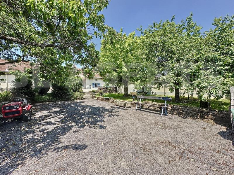 Maison de village - 284 m² - 13 pièces