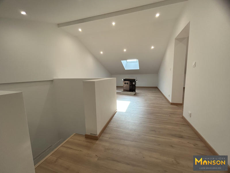 Maison - 223 m² - 9 pièces