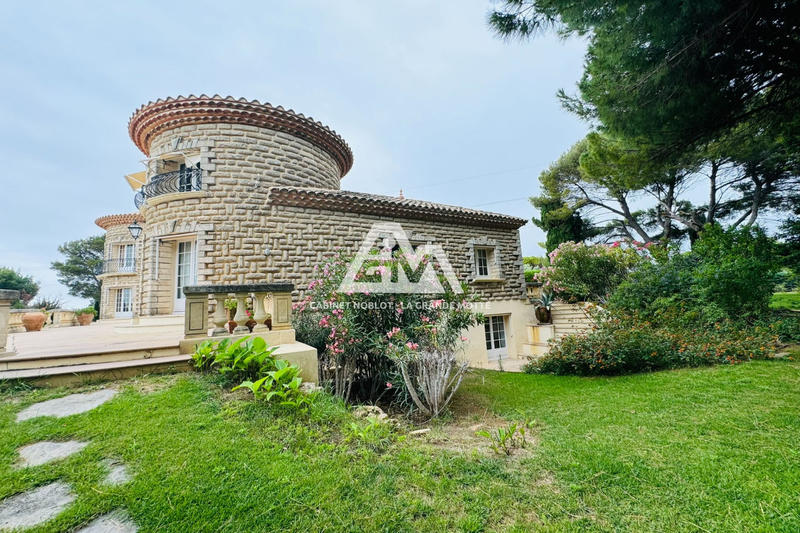 Maison de maîtres - 650 m² - 14 pièces