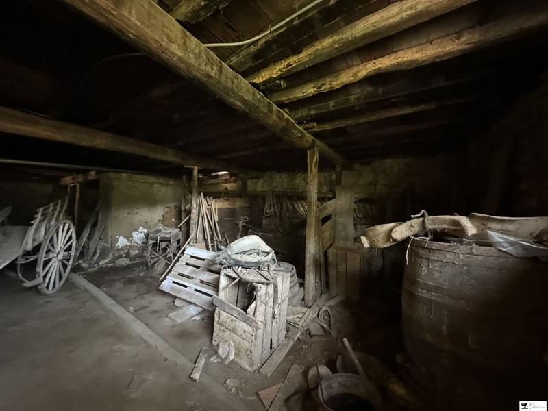 Maison ancienne - 414 m² - 4 pièces