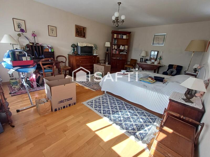 Maison - 213 m² - 8 pièces