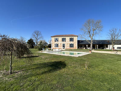 Maison - 262 m² - 9 pièces