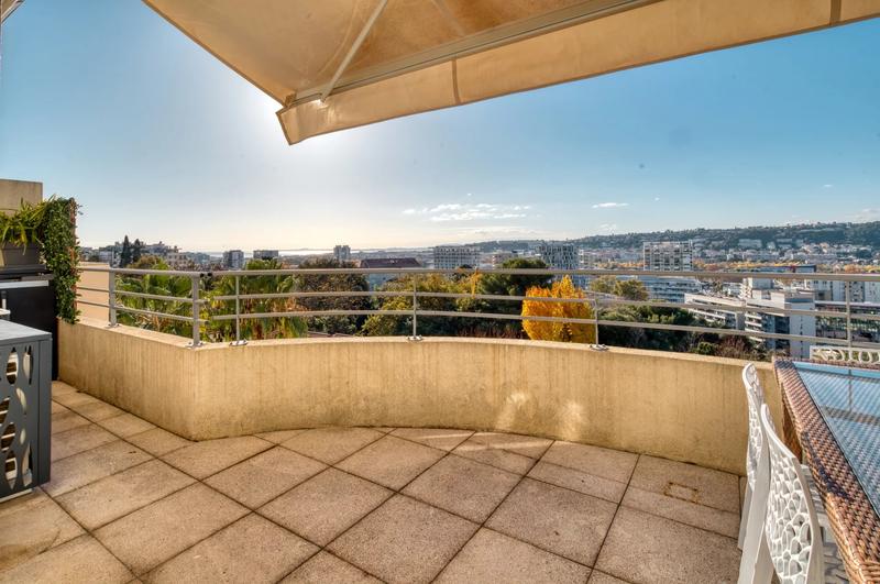 Appartement - 84 m² - 4 pièces