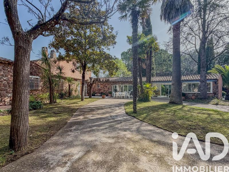 Maison - 233 m² - 8 pièces