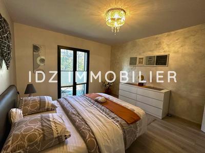 Maison - 268 m² - 9 pièces