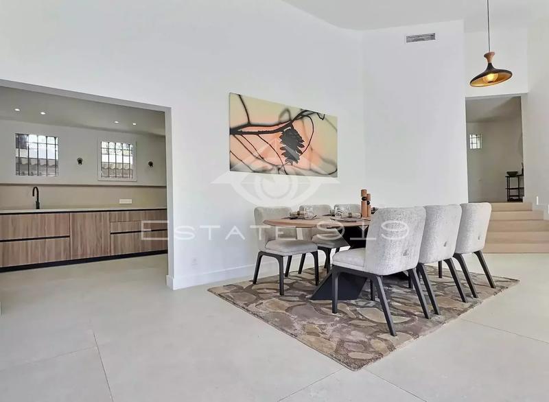 Villa - 289 m² - 8 pièces