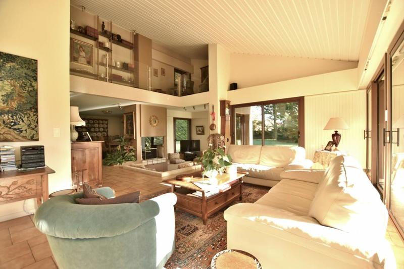 Maison - 267 m² - 10 pièces