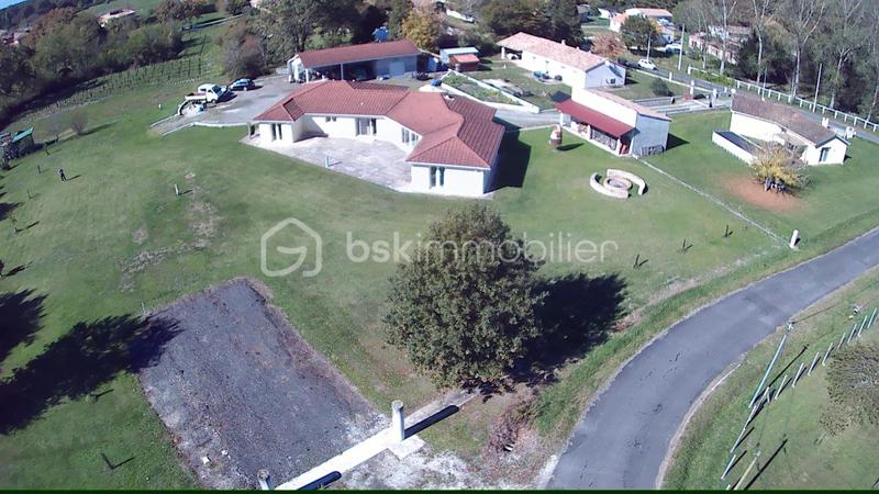 Maison - 247 m² - 5 pièces