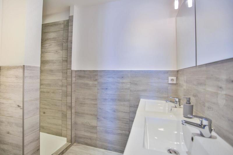 Maison - 240 m² - 8 pièces