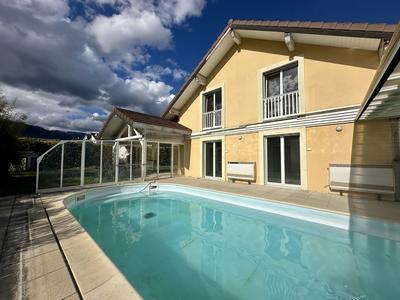 Maison - 222 m² - 7 pièces