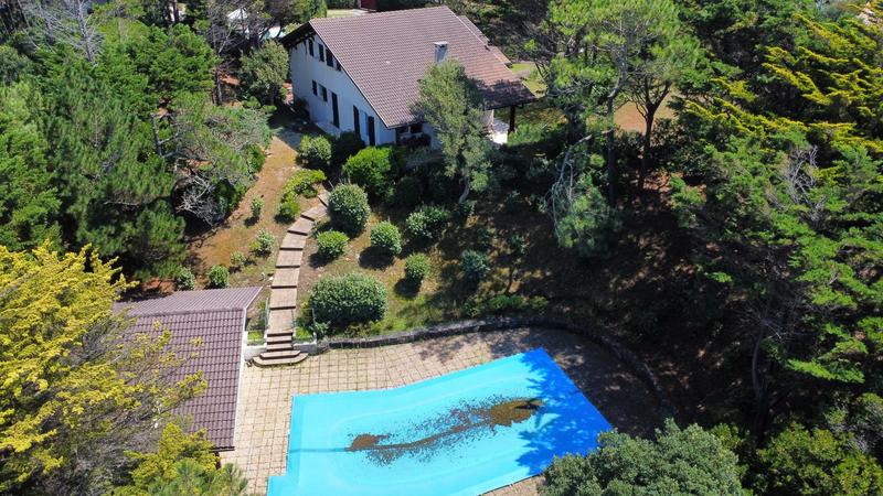 Maison - 210 m² - 6 pièces