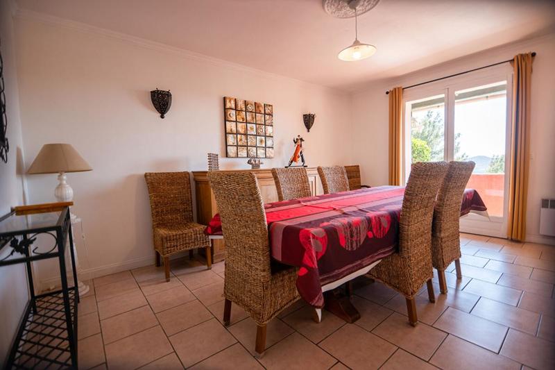 Maison - 360 m² - 16 pièces