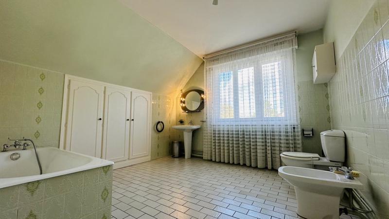 Pavillon - 160 m² - 7 pièces