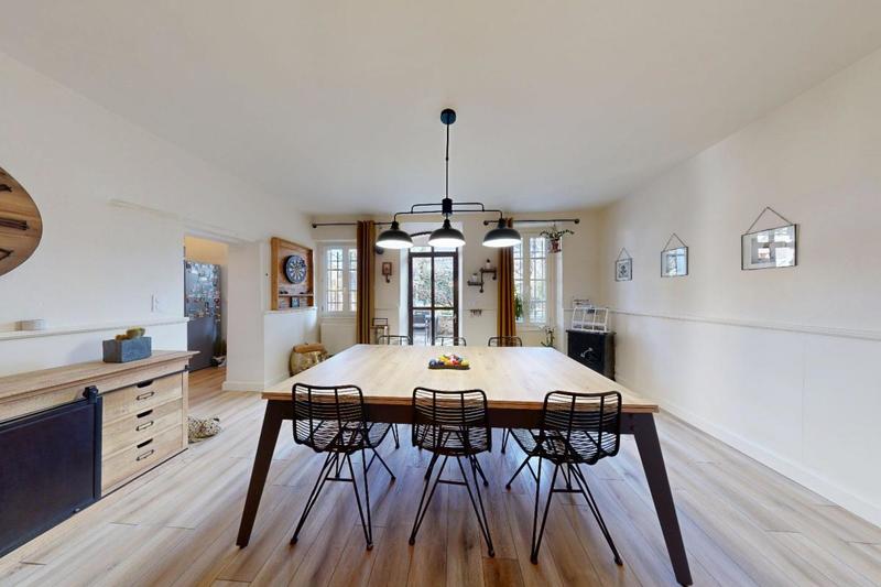 Maison - 160 m² - 8 pièces