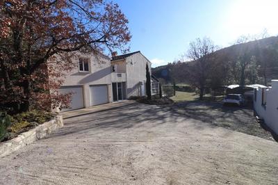 Maison - 180 m² - 6 pièces