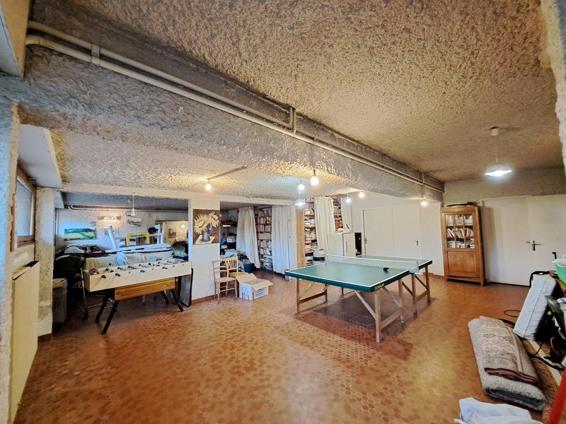 Maison - 248 m² - 9 pièces